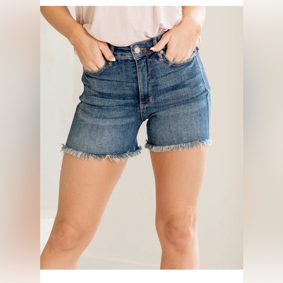 Judy Blue Pants - Judy Blue Fresh Bloom Tummy Control High Rise Raw Hem Jean Short size Medium